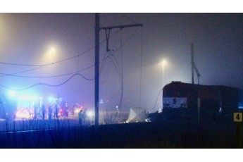 Моторошна смерть українця через туман: потяг наїхав на вантажівку (фото)