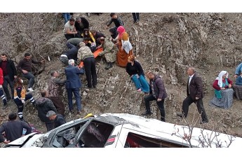 Автобус з дітьми у Туреччині зірвався у прірву, є загиблі та поранені