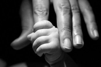 Вбила недоношених двійнят: мати сімох дітей позбулася новонароджених немовлят