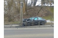 У Луцьку автомобіль влетів в бетонну електроопору