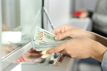 В Україні змінили правила покупки доларів