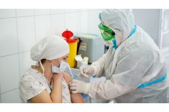 Чи можна захворіти від вакцини проти коронавірусу: пояснення МОЗ