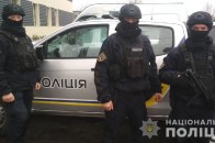 Погрожував вбити: у Луцьку п'яний чоловік розмахував перед студентами пістолетом (фото)