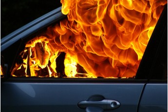 У селищі на Волині згоріло авто