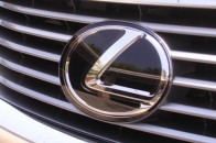 З двору у Луцьку вночі вкрали Lexus