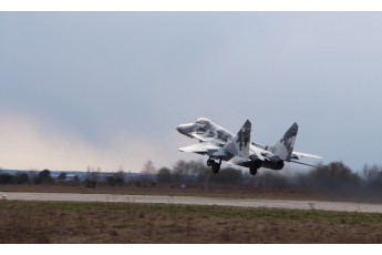 Севастопольська бригада авіації відпрацьовує повітряні бої на Волині (фото)