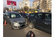 Спрацювали подушки безпеки: у Луцьку на перехресті зіткнулись три автомобілі