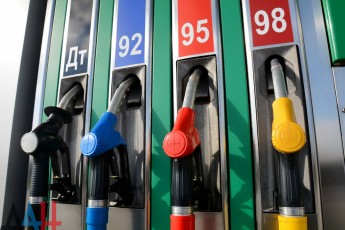 На українських АЗС почалися перебої з бензином: названо причину
