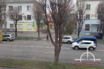 У Луцьку на проспекті зіткнулися три автомобілі: дорожній рух дещо ускладнений (фото)