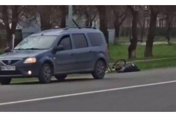 На Волині велосипедистка потрапила під колеса авто (відео)