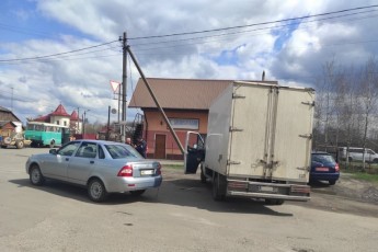 У місті на Волині зіткнулись легковик та вантажівка (фото)