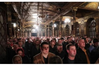 Великдень під час пандемії: у Києво-Печерській Лаврі натовп вірян та священників масово порушували каранти (фото, відео)