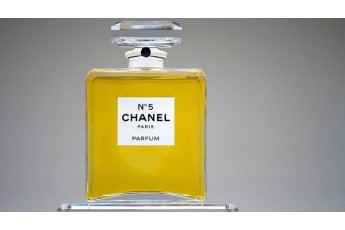 Chanel №5 відзначає сторіччя. Чим особливий цей парфум