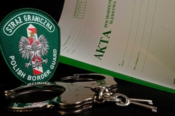 У Польщі затримали 28 осіб, які робили фіктивні посвідчення для українців