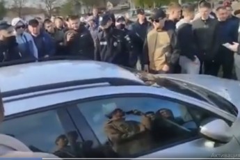 «Намотували круги»: у Луцьку на авторинку трапились розбірки з поліцією (відео)