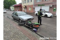 У місті на Волині п'яний водій на мотоциклі протаранив дві автівки