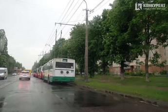 У Луцьку через аварію – заблокований рух тролейбусів (фото)