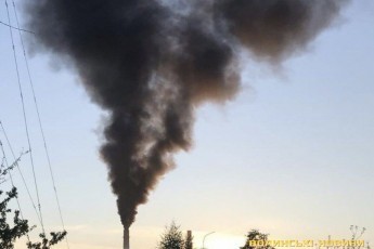 Не бачать проблеми: керівники Гнідавського заводу про чорний дим, який огортає Луцьк