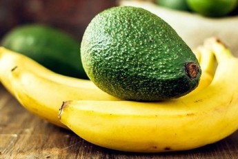 Авокадо проти бананів: експерти розповіли, який фрукт корисніший