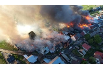 У польському селі сталася масштабна пожежа, вогонь знищив 44 будівлі