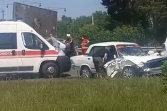 У Луцькому районі зіткнулись два автомобілі: постраждала жінка (відео)