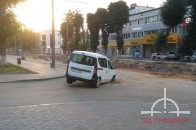 У Луцьку водій в'їхав у яму на перекритому проспекті Волі  (фото)