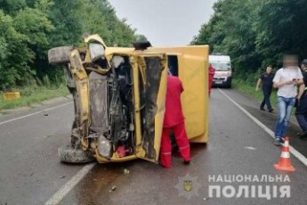 Розтрощена автівка: на трасі «Доманове-Ковель-Чернівці-Тереблече» трапилась смертельна аварія (фото)