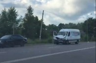 Від удару викинуло на зустрічну: під Луцьком бус врізався у легковика