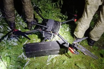 Луцькі прикордонники спіймали дрон з контрабандними цигарками