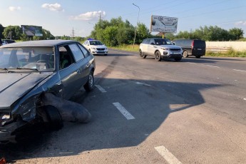 Поблизу Луцька зіткнулися Москвич та Range Rover (фото)