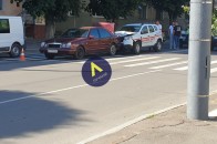 У Луцьку – аварія за участі Mercedes та медичного автомобіля (фото)