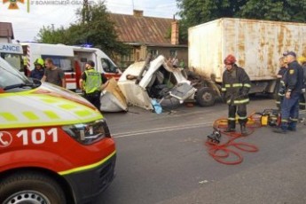 Аварія за участі вантажівки та автобуса у Луцьку: в лікарні помер водій DAF