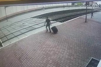 На Волині на вокзалі у чоловіка вкрали валізу та продали з неї речі