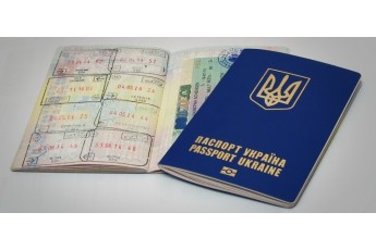 ЄС хоче, щоб Україна перестала видавати по два закордонні паспорти