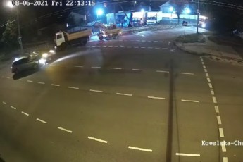 У Луцьку трапилась аварія за участі двох автівок: є потерпілі (відео)