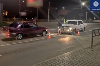 У Луцьку на перехресті зіткнулись два автомобілі (фото)