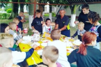 Арсен Мірзоян влаштував пікнік для вихованців дитбудинку в Рожищі