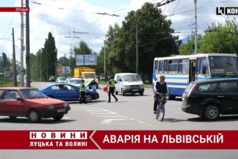 У Луцьку зіткнулися легковик та рейсовий автобус (відео)