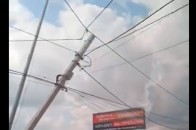 У місті на Волині фура збила два стовпа електропередач (відео)