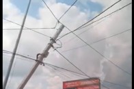 У волинському місті фура збила два стовпа електропередач (відео)