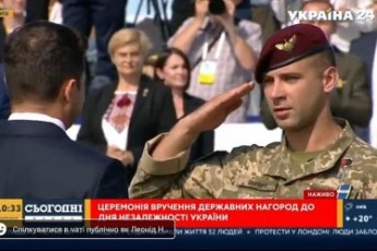 Перший стріляв по ворогу: волинянина у Києві нагородили медаллю